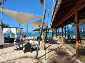 2BR w/ Private Beach + 2 Pools
